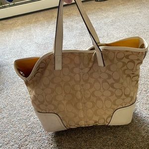 COACH - Hadley Signature Duffle